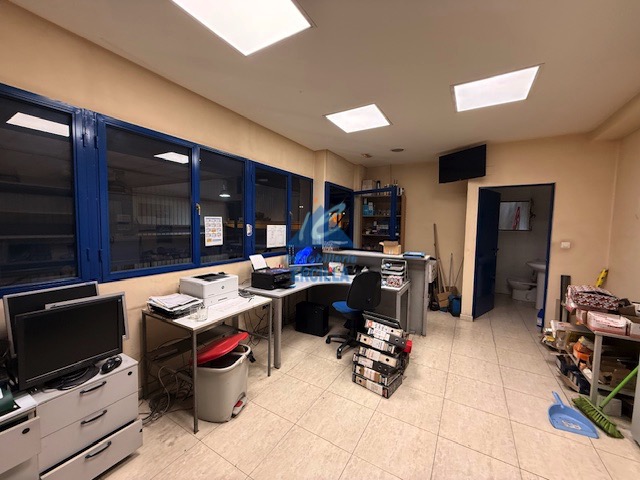 Pabellón en alquiler con grúa