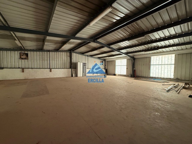 Nave con muelle de carga