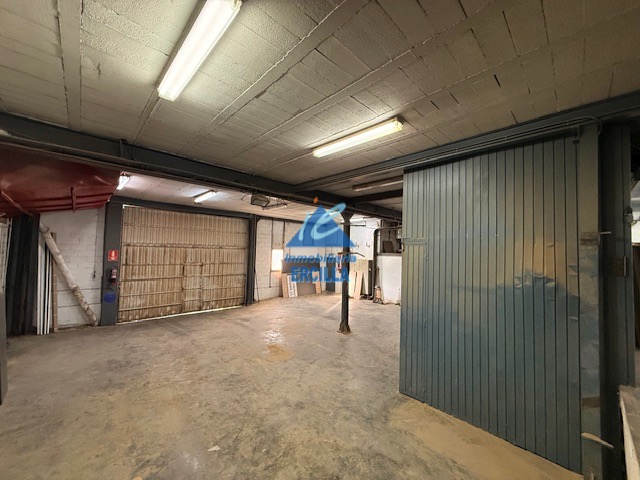 Nave con muelle de carga