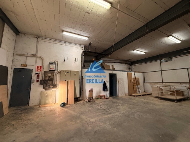 Nave con muelle de carga