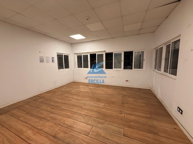 Nave logística en alquiler con muelles de carga