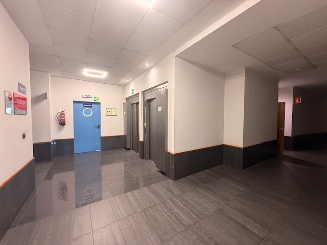 Oficina en venta exterior con garaje