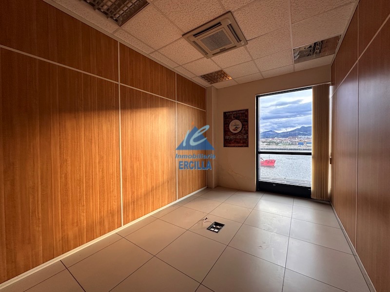Oficina en venta completamente exterior