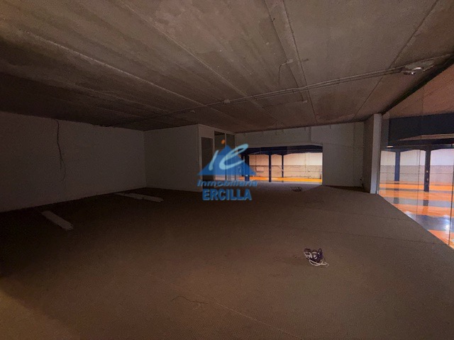 Nave con playa cerrada