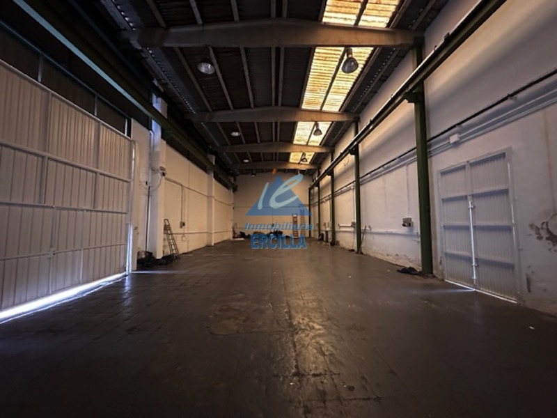 Nave industrial en alquiler con playa privada y cerrada.