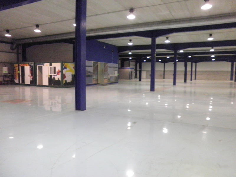 Nave con playa cerrada