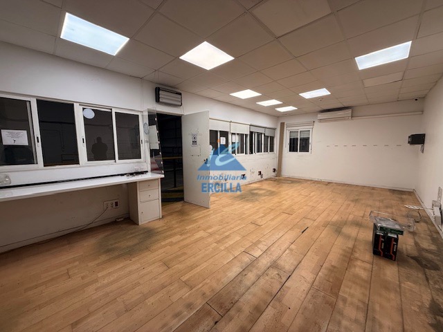 Nave logística en alquiler con muelles de carga