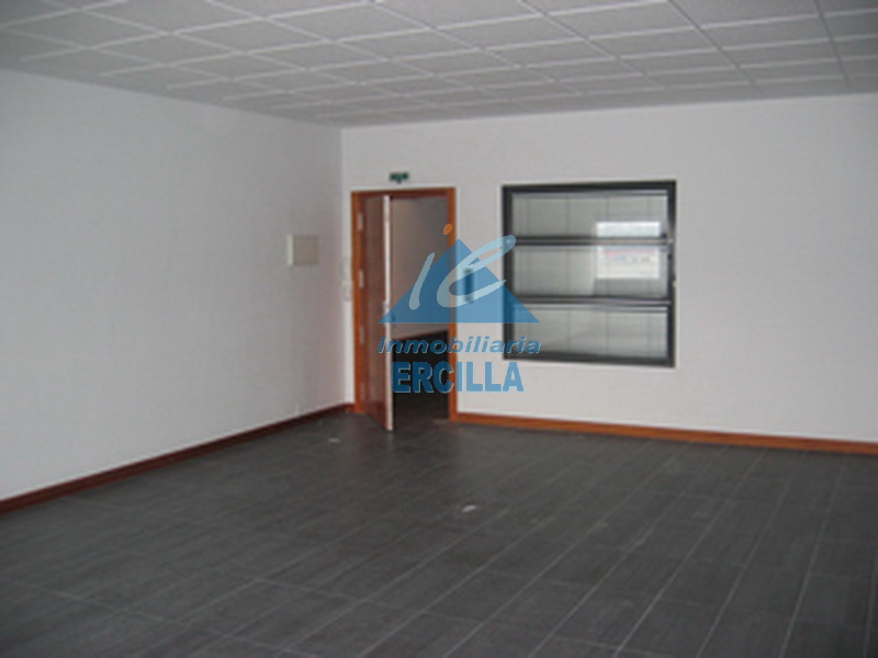 Oficina en alquiler exterior con garaje