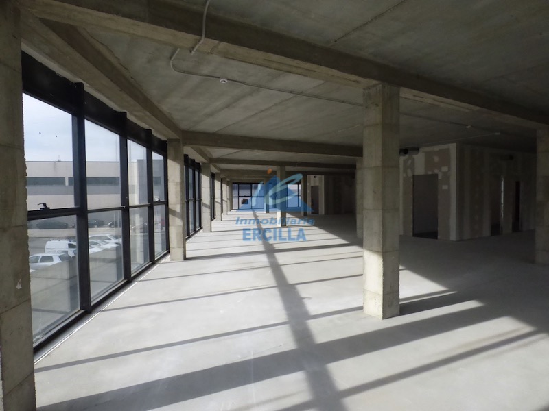 Edificio de oficinas en alquiler