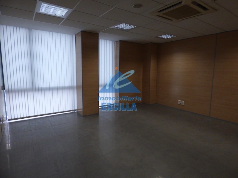 Nave industrial en venta en primera linea de carretera