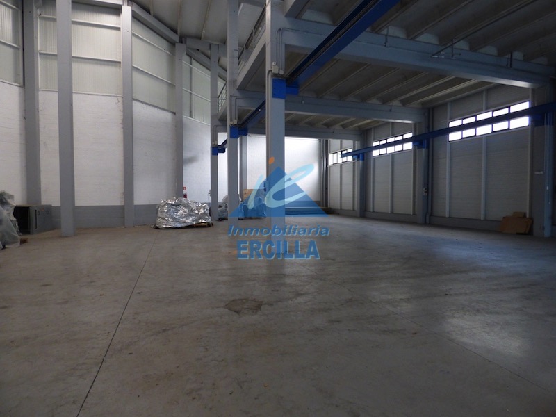 Nave industrial en venta en primera linea de carretera