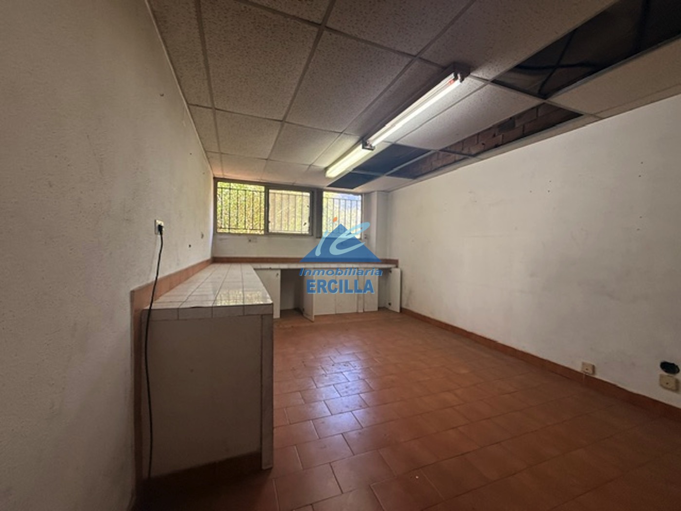 Imagen de Nave instalada en alquiler con oficinas en Arrigorriaga