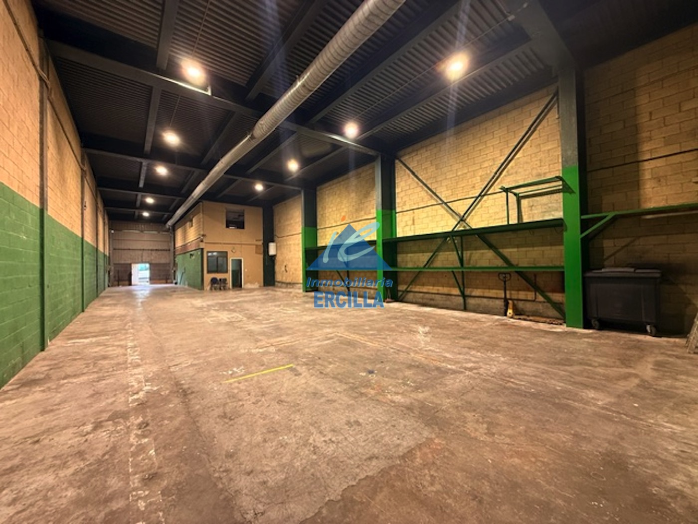 Imagen de Nave industrial en venta en Zaratamo