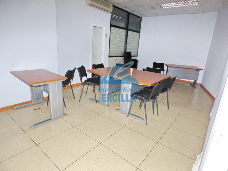 Oficina en alquiler en edificicio comercial