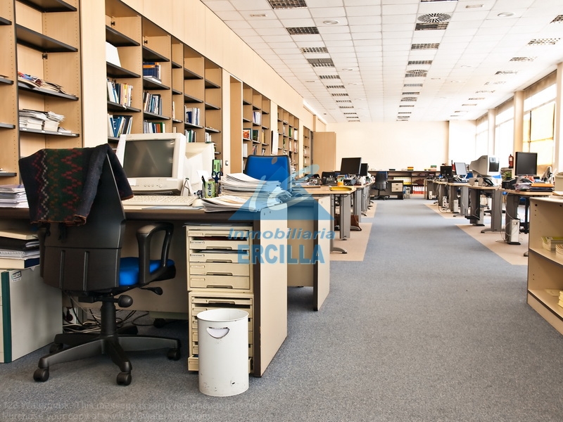 Oficina en venta en edificio comercial