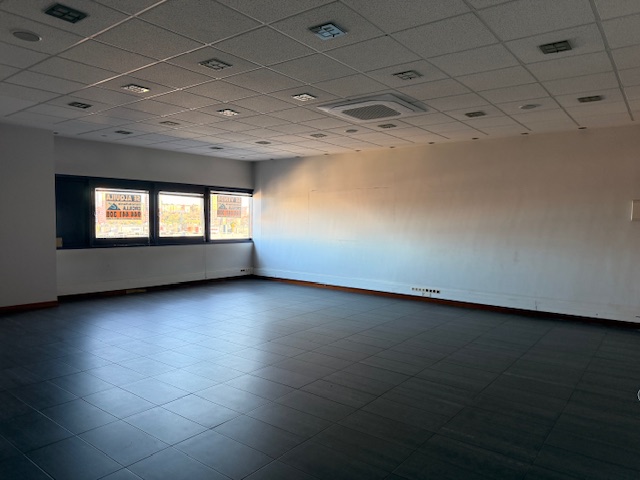 Oficina en venta exterior con garaje