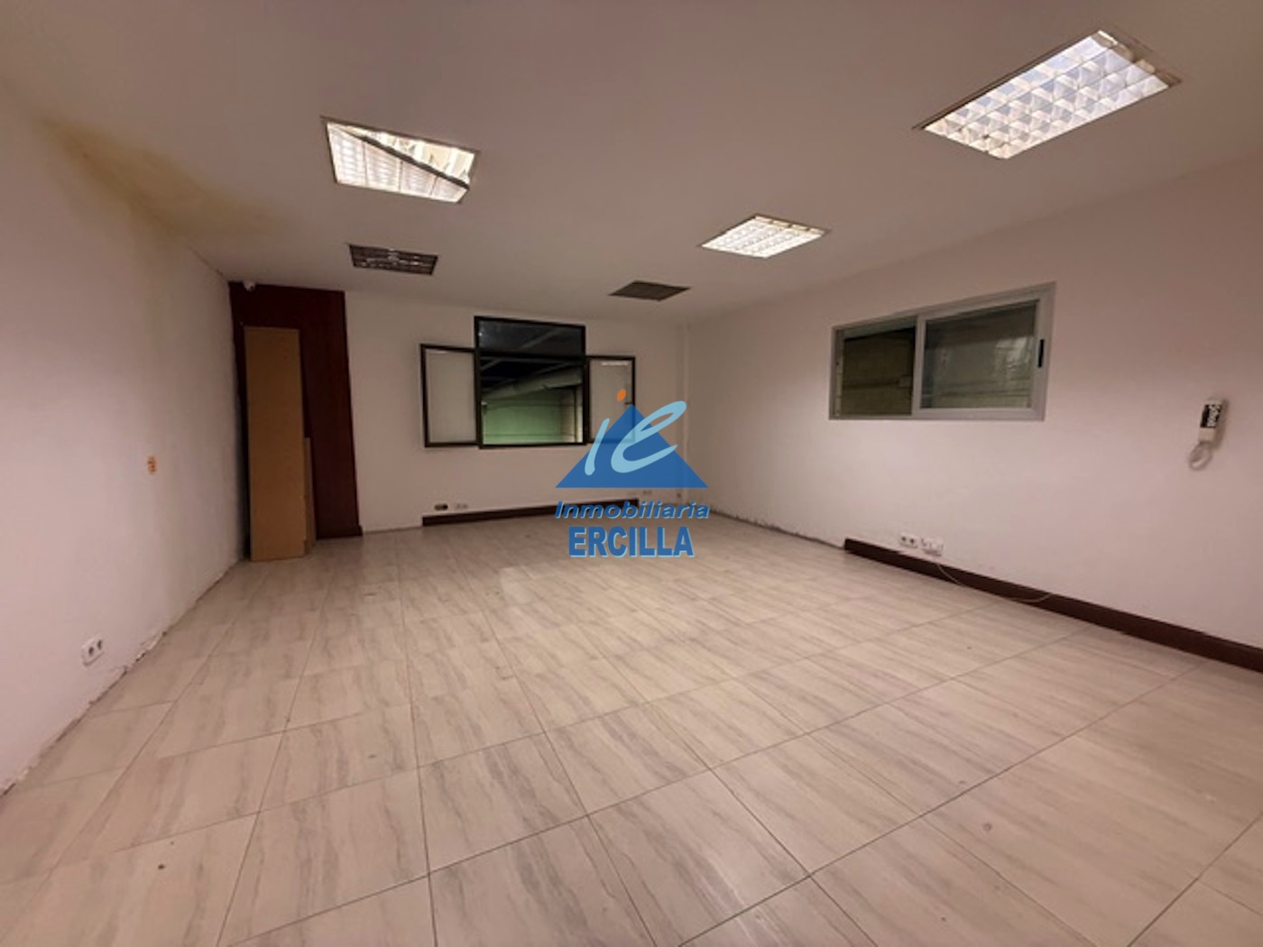 Imagen de Nave industrial en venta en Zaratamo
