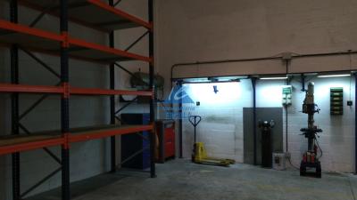 Pabellón en alquiler con buenas oficinas