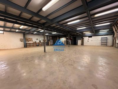 Nave con muelle de carga