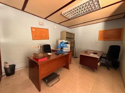 Nave con muelle de carga