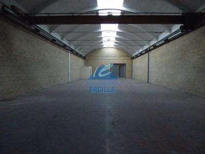 Nave industrial en alquiler con muelles de carga