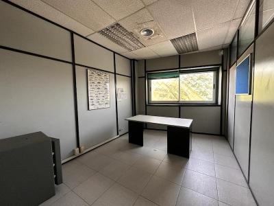 Nave industrial con cámaras de congelación
