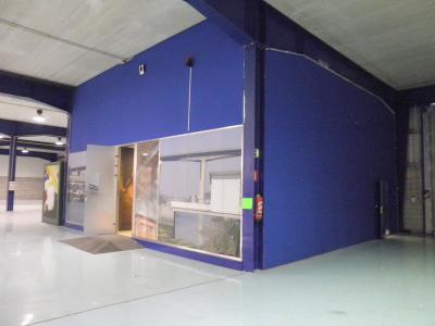 Nave con playa cerrada