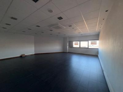 Oficina en venta exterior con garaje