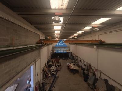 Pabellón industrial en venta con grúa puente