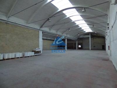 Nave industrial en alquiler con muelles de carga